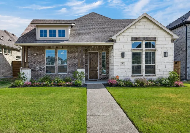 Single family home for sale at 1820 Acorn Crk Cir, Mesquite, TX 75181 | MLS# 21374064