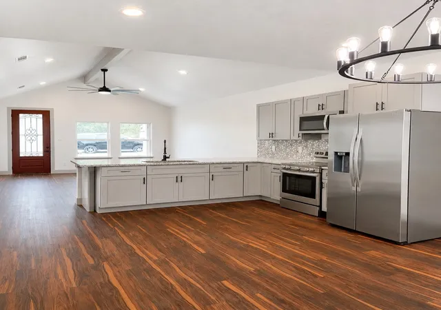 Photo 3 of Sale Pending at 207 Cotton St, Alvarado, TX 76009 | MLS# 21376828 | Listing updated on 2026-09-24