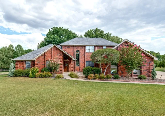 Photo 2 of Single family home for sale at 26 Lago Vista W, Wylie, TX 75098 | MLS# 21373215 | Listing updated on 2026-09-17