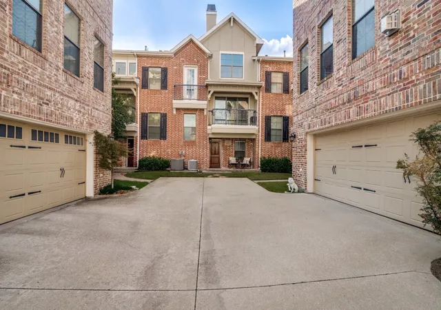 Photo 2 of Townhouse for sale at 2016 Azure Pointe Dr, Richardson, TX 75080 | MLS# 21378146 | Listing updated on 2026-09-06