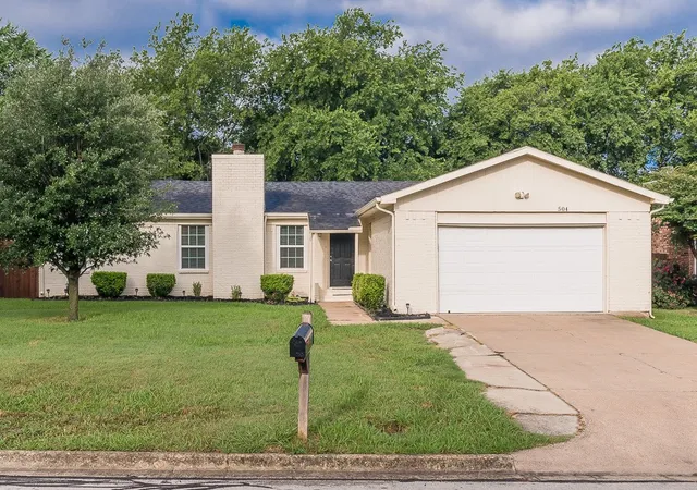 Photo 1 of Sale Pending at 504 Circleview Dr, Mansfield, TX 76063 | MLS# 21378153 | Listing updated on 2026-10-09