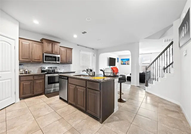 Photo 3 of Single family home for sale at 916 Meadow Scape Dr, Burleson, TX 76028 | MLS# 21378205 | Listing updated on 2026-09-05