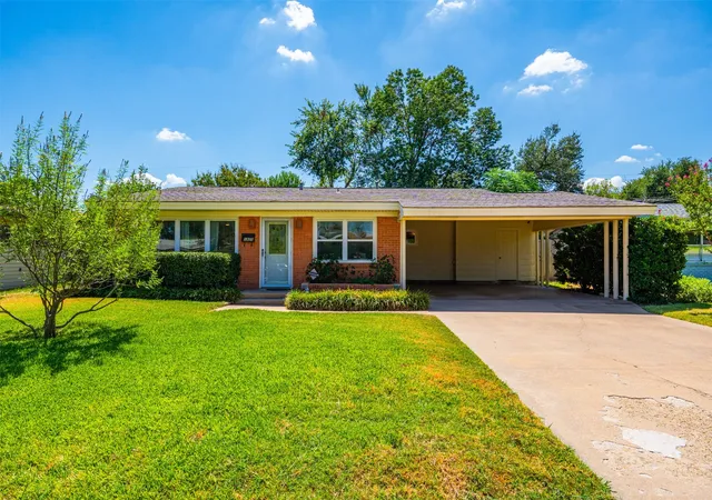 Photo 2 of Single family home for sale at 1820 Puritan Dr, Irving, TX 75061 | MLS# 21378149 | Listing updated on 2026-09-17