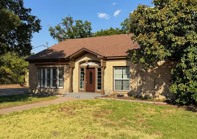 Photo 2 of Single family home for sale at 941 S Texas St, De Leon, TX 76444 | MLS# 21378216 | Listing updated on 2026-09-04