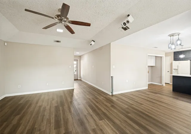 Photo 3 of Single family home for sale at 1909 Oak Hl Dr, Corinth, TX 76210 | MLS# 21378212 | Listing updated on 2026-10-05