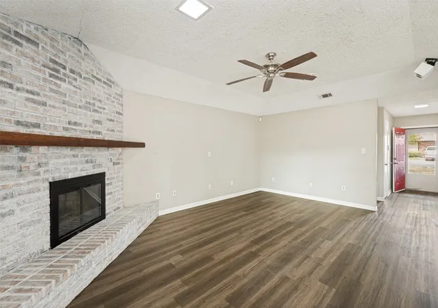 Photo 4 of Single family home for sale at 1909 Oak Hl Dr, Corinth, TX 76210 | MLS# 21378212 | Listing updated on 2026-10-05