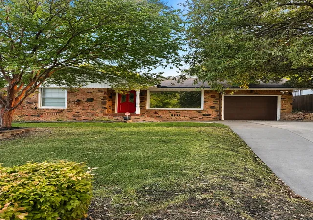 Photo 2 of Single family home for sale at 4633 Diaz Ave, Fort Worth, TX 76107 | MLS# 21376943 | Listing updated on 2026-10-09
