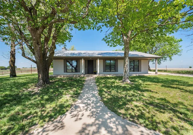Photo 1 of Single family home for sale at 3949 County Rd 302, Muenster, TX 76252 | MLS# 21378227 | Listing updated on 2026-09-04