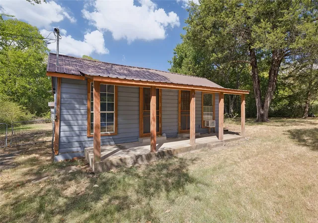 Photo 2 of Single family home for sale at 406 S Carter Rd, Malakoff, TX 75148 | MLS# 21377747 | Listing updated on 2026-09-04