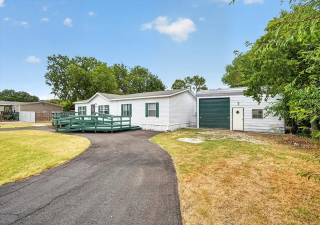 Photo 3 of Manufactured home for sale at 2032 Dorothy Dr, Burleson, TX 76028 | MLS# 21357895 | Listing updated on 2026-10-06