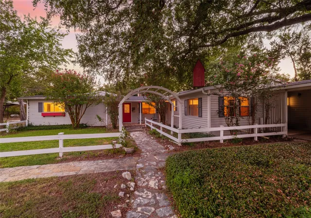 Photo 2 of Single family home for sale at 279 County Rd 1710, Clifton, TX 76634 | MLS# 21363994 | Listing updated on 2026-10-02