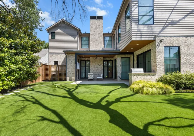 Photo 3 of Mansion for sale at 6516 Kenwood Ave, Dallas, TX 75214 | MLS# 21377041 | Listing updated on 2026-10-07