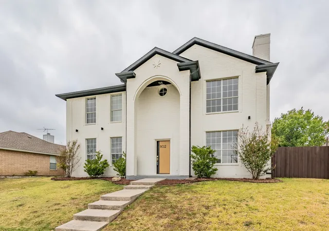 Photo 3 of Single family home for sale at 802 Azalia Dr, Lewisville, TX 75067 | MLS# 21378075 | Listing updated on 2026-09-19