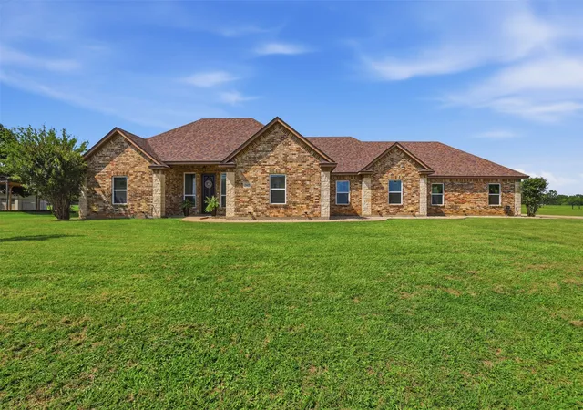 Photo 1 of Single family home for sale at 2425 Pecan Springs Rd, Cleburne, TX 76031 | MLS# 21377477 | Listing updated on 2026-10-02