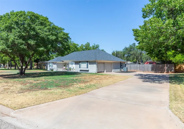 Photo 2 of Single family home for sale at 1842 Elmwood Dr, Abilene, TX 79605 | MLS# 21375633 | Listing updated on 2026-10-04