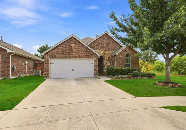 Photo 1 of Single family home for sale at 9200 Comanche Ridge Dr, Fort Worth, TX 76131 | MLS# 21373160 | Listing updated on 2026-10-06