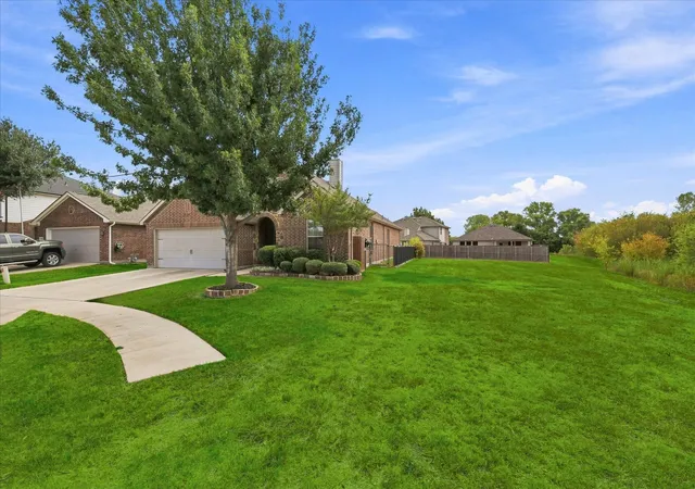 Photo 2 of Single family home for sale at 9200 Comanche Ridge Dr, Fort Worth, TX 76131 | MLS# 21373160 | Listing updated on 2026-10-06