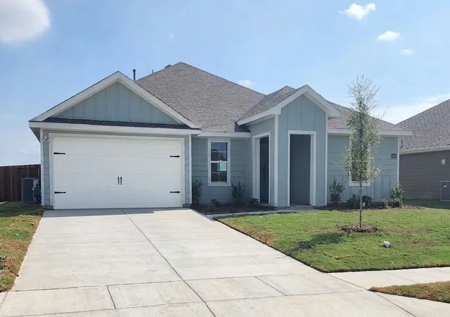 Photo 1 of Single family home for sale at 501 White Willow Dr, Nevada, TX 75173 | MLS# 21378322 | Listing updated on 2026-10-05