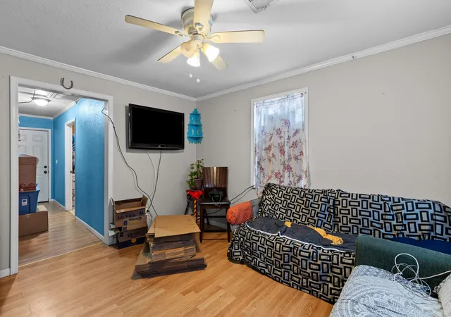Photo 3 of Sale Pending at 1412 Oaklawn St, Waco, TX 76705 | MLS# 21368803 | Listing updated on 2026-09-29