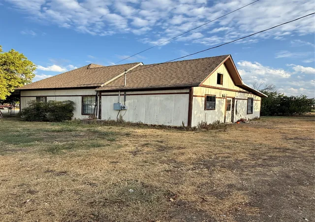 Photo 3 of Single family home for sale at 1115 S Concho St, Coleman, TX 76834 | MLS# 21378335 | Listing updated on 2026-09-05