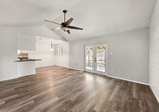 Photo 4 of Single family home for sale at 316 NW Summercrest Blvd, Burleson, TX 76028 | MLS# 21375917 | Listing updated on 2026-09-28
