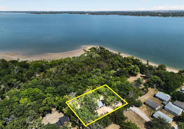 Photo 2 of Sale Pending at 203 E 9th Street, Denton, TX 76208 | MLS# 21377628 | Listing updated on 2026-10-05