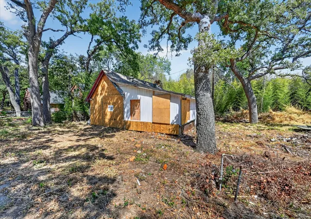 Photo 3 of Sale Pending at 203 E 9th Street, Denton, TX 76208 | MLS# 21377628 | Listing updated on 2026-10-05