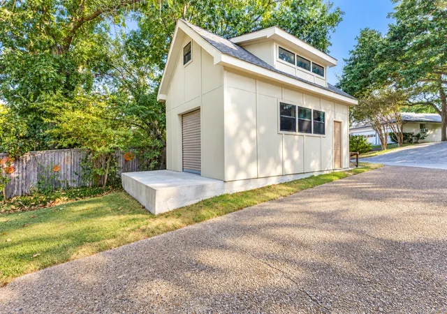 Photo 1 of Single family home for sale at 204 Lakehill Dr, Rockwall, TX 75087 | MLS# 21377141 | Listing updated on 2026-09-27