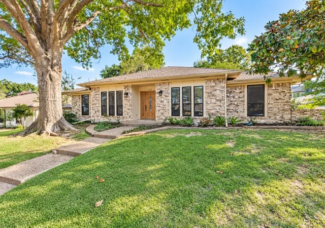 Photo 2 of Single family home for sale at 204 Lakehill Dr, Rockwall, TX 75087 | MLS# 21377141 | Listing updated on 2026-09-27