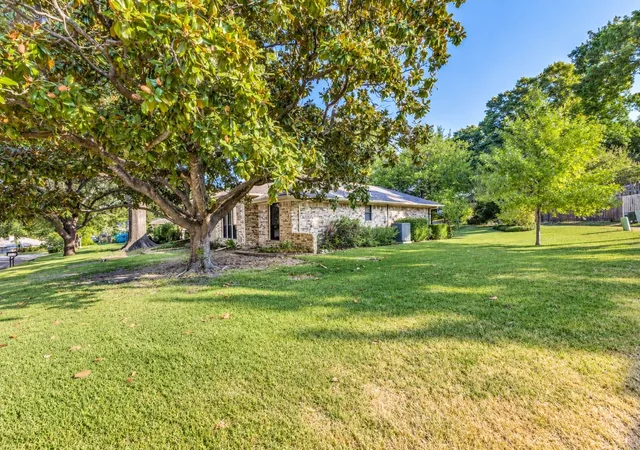 Photo 3 of Single family home for sale at 204 Lakehill Dr, Rockwall, TX 75087 | MLS# 21377141 | Listing updated on 2026-09-27