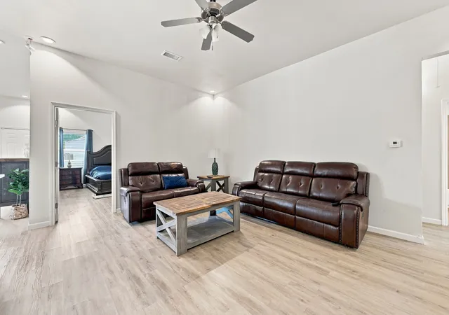Photo 3 of Single family home for sale at 922 Pecos River Dr, Granbury, TX 76048 | MLS# 21370907 | Listing updated on 2026-10-03
