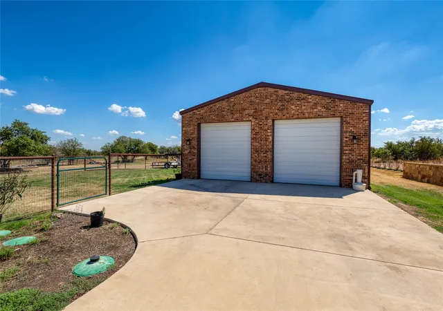 Photo 3 of Single family home for sale at 3841 J E Woody Rd, Springtown, TX 76082 | MLS# 21377978 | Listing updated on 2026-09-24