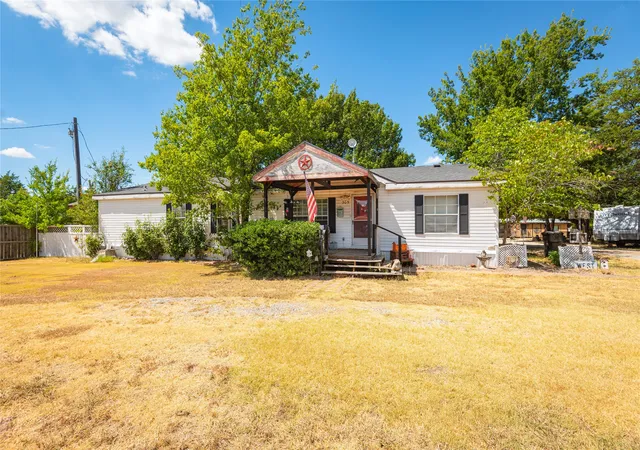 Manufactured home for sale at 305 Westmoreland Cir, Anna, TX 75409 | MLS# 21378071