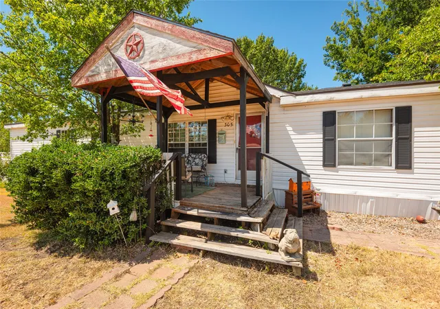 Photo 2 of Manufactured home for sale at 305 Westmoreland Cir, Anna, TX 75409 | MLS# 21378071 | Listing updated on 2026-09-05