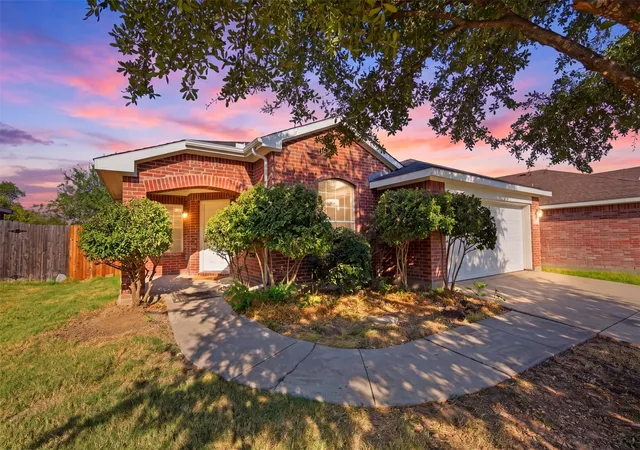 Photo 2 of Single family home for sale at 13905 Walnut Cyn Ct, Roanoke, TX 76262 | MLS# 21378419 | Listing updated on 2026-10-01