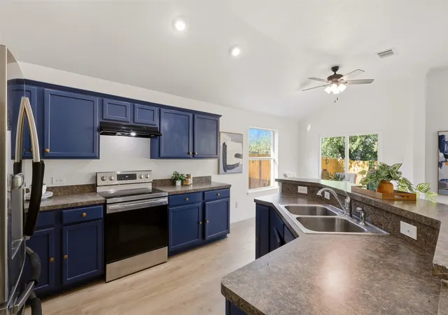 Photo 3 of Single family home for sale at 13905 Walnut Cyn Ct, Roanoke, TX 76262 | MLS# 21378419 | Listing updated on 2026-10-01