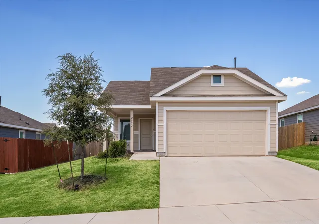 Single family home for sale at 2824 Slatewood Dr, Fort Worth, TX 76179 | MLS# 21377447