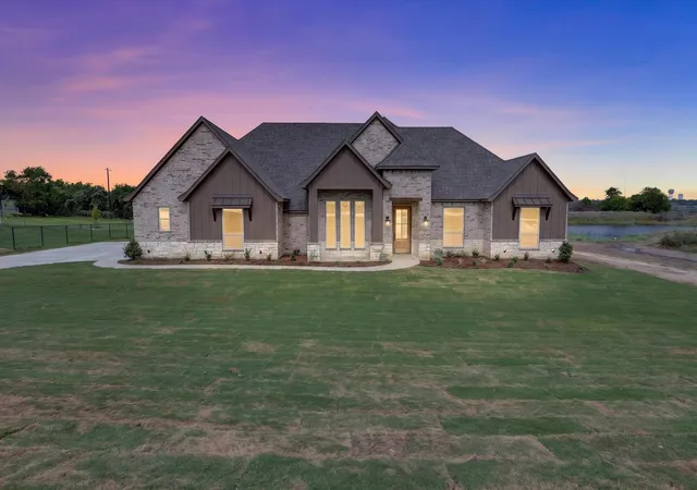 Single family home for sale at 471 Red Bird Dr, Springtown, TX 76082 | MLS# 21378530