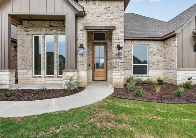 Photo 3 of Single family home for sale at 471 Red Bird Dr, Springtown, TX 76082 | MLS# 21378530 | Listing updated on 2026-10-09
