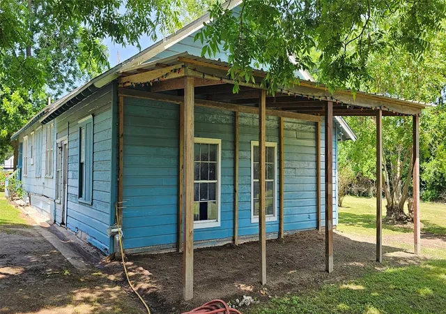 Photo 3 of Single family home for sale at 812 N Waldrip St, Grand Saline, TX 75140 | MLS# 21378532 | Listing updated on 2026-09-05
