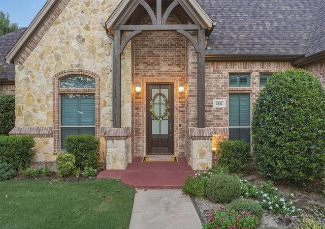Photo 2 of Single family home for sale at 3832 Eagles Nest Trl, Burleson, TX 76028 | MLS# 21377772 | Listing updated on 2026-09-25