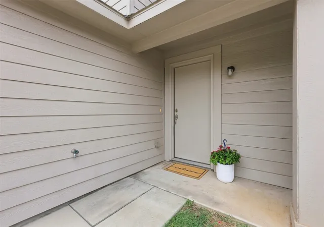 Photo 3 of Multi family home for sale at 2805 W Washington St, Denison, TX 75020 | MLS# 21369099 | Listing updated on 2026-09-05