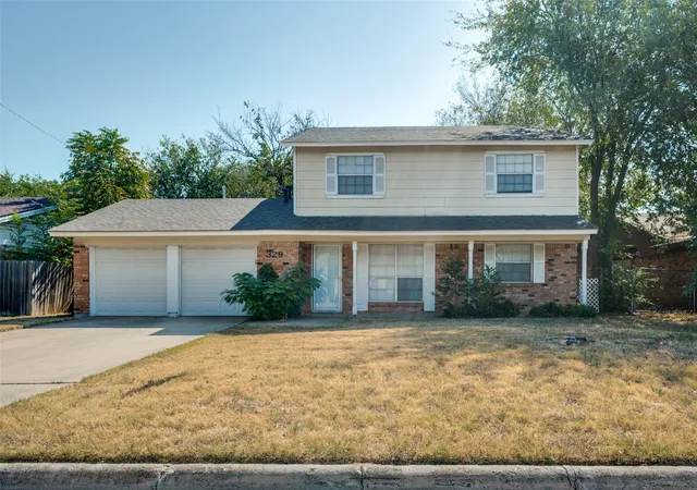 Photo 1 of Sale Pending at 329 Deer Crk Rd, Fort Worth, TX 76140 | MLS# 21378514 | Listing updated on 2026-09-29