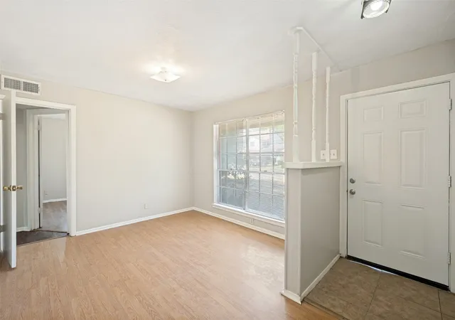 Photo 3 of Sale Pending at 329 Deer Crk Rd, Fort Worth, TX 76140 | MLS# 21378514 | Listing updated on 2026-09-29