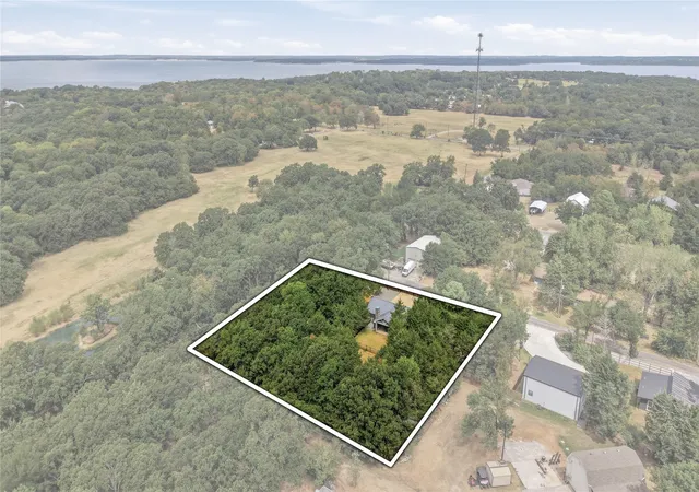 Photo 4 of Single family home for sale at 10 Holland St, Pottsboro, TX 75076 | MLS# 21378450 | Listing updated on 2026-09-05