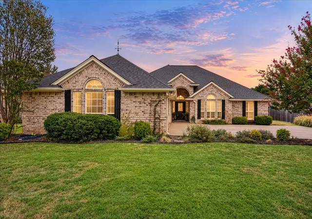 Photo 1 of Single family home for sale at 313 Casas Del Norte St, Granbury, TX 76049 | MLS# 21378329 | Listing updated on 2026-09-22