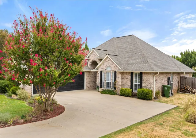 Photo 3 of Single family home for sale at 313 Casas Del Norte St, Granbury, TX 76049 | MLS# 21378329 | Listing updated on 2026-09-22