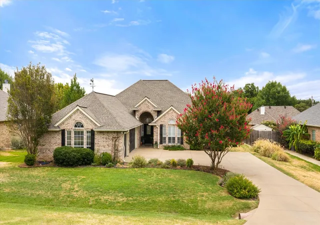 Photo 3 of Single family home for sale at 313 Casas Del Norte St, Granbury, TX 76049 | MLS# 21378329 | Listing updated on 2026-09-22