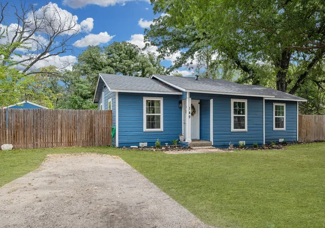 Photo 1 of Single family home for sale at 149 Gordon Dr, Azle, TX 76020 | MLS# 21377490 | Listing updated on 2026-09-05