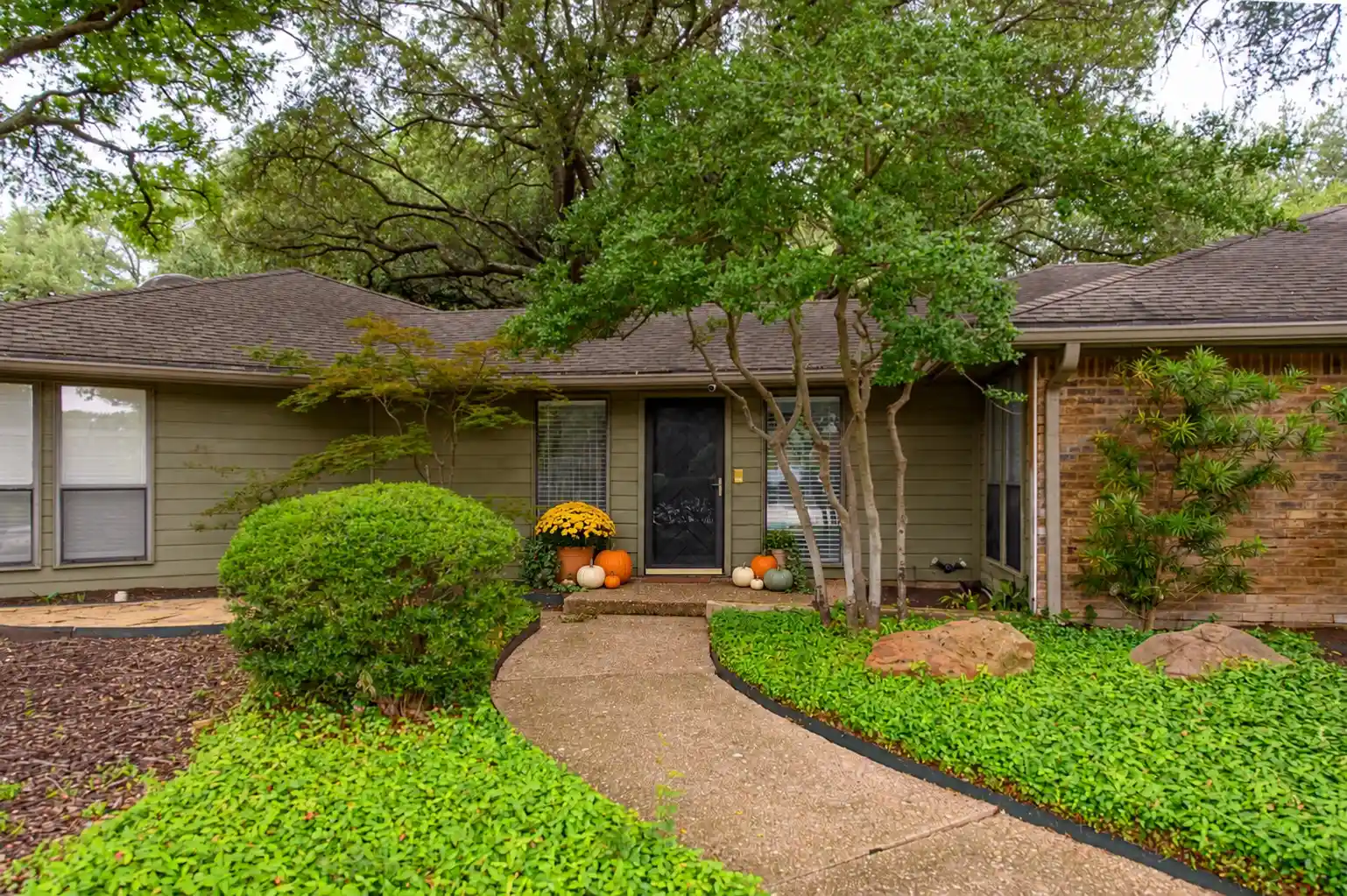 Photo 1 of Single family home for sale at 6542 Clearhaven Cir, Dallas, TX 75248 | MLS# 21377964 | Listing updated on 2026-10-28
